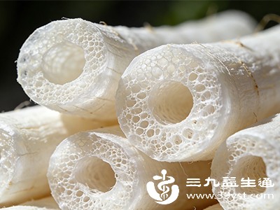 历代医书中，通草多被描述为“通乳脉”“下乳汁”，如《本草纲目》记载其“通妇人经水，下乳汁”