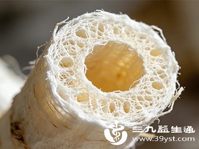 通草虽为常用通乳药材，但并非所有哺乳期女性都适用，需根据具体情况判断，同时注意使用禁忌