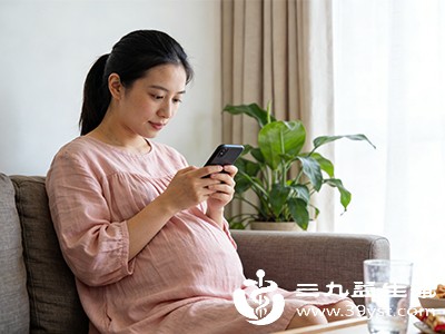 若孕妇平时容易腹泻、手脚冰凉、吃冷食后不适，说明脾胃偏寒，应少吃或不吃苦瓜，以免加重虚寒症状，影响营养吸收