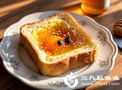 甲状腺功能减退的人，代谢速度慢，晚上吃面包，尤其是高糖面包，很容易发胖