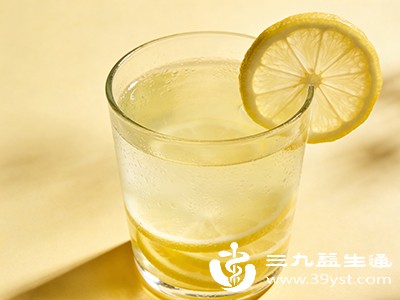 柠檬水或柑橘汁