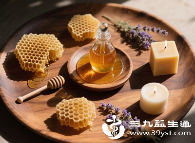 不同种类的蜂蜜成分存在差异，如枣花蜜性温，适合胃寒者；槐花蜜性凉，更适合胃热者