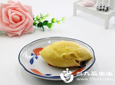 建议在饭后1-2小时吃榴莲，此时胃内有食物垫底，能减少榴莲对胃黏膜的直接刺激，同时也有利于营养成分的吸收