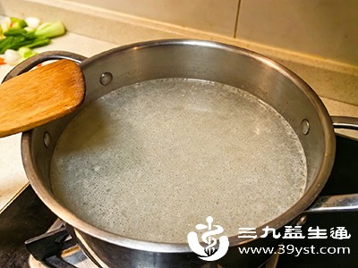 很多尿酸高的人，因为担心嘌呤，不敢喝任何肉汤