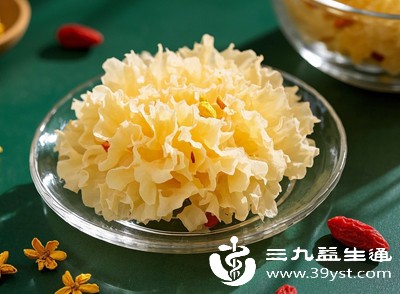 拒绝干燥困扰 银耳百合莲子红枣汤这样煮 胶质满满更易吸收