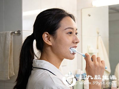 刷完牙齿后，不要着急漱口