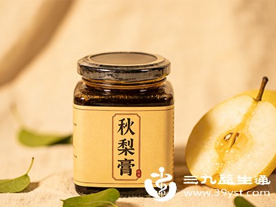 秋梨膏主要用于缓解秋冬干燥引起的咽喉不适、干咳等症状，而感冒初期多为风寒感冒，此时食用性凉的秋梨膏可能会加重风寒症状，不利于感冒恢复