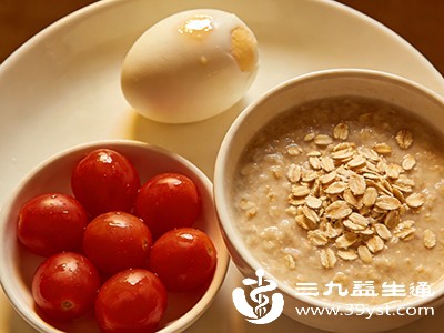 鸡蛋+燕麦+小番茄