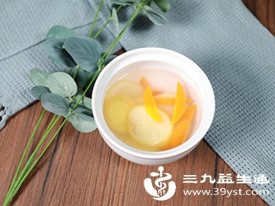 这类人群消化能力较差，建议选择蒸熟的苹果，且避免睡前1小时内食用，减少肠胃负担