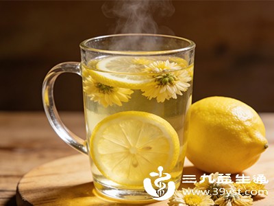 肠胃弱、有胃溃疡或胃炎者,应少喝或不喝,以防柠檬酸性刺激胃黏膜 肠胃弱、有胃溃疡或胃炎者,应少喝或不喝,以防柠檬酸性刺激胃黏膜