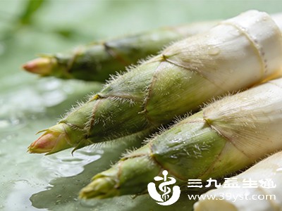 一些人的胃肠道黏膜较为敏感，对竹笋中的刺激性成分或高纤维质地耐受度较低
