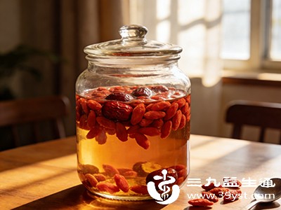 枸杞子泡酒步骤大公开 材料搭配到饮用建议 实用又详细