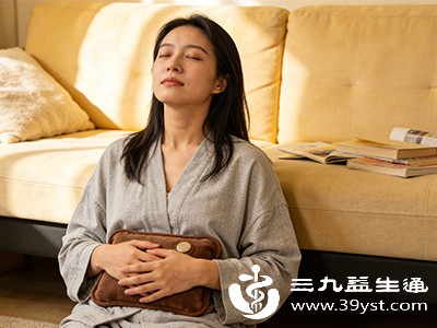 姨妈前腰酸可通过休息、热敷腰部来缓解，避免长时间站立或久坐，适当进行轻柔的腰部按摩也能减轻不适