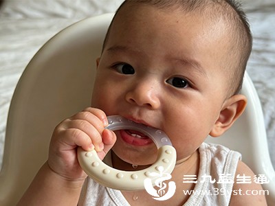 婴儿长牙早=聪明 晚了=缺钙 真相是个体差异说了算