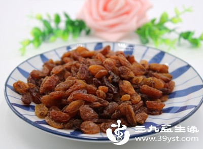 蜜饯类水果（如葡萄干、柿饼）因水分减少，糖分高度浓缩，每100克葡萄干热量约344千卡，是新鲜葡萄的4倍多