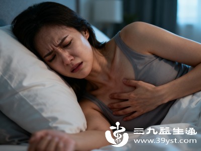 运动后出现胸痛、胸部压榨感，无论突发还是隐痛，即便休息后缓解也不能大意，这是心肌缺血的典型信号，可能诱发恶性心律失常