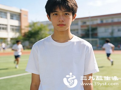 对于青少年来说，睡眠不足会影响生长激素的分泌