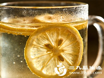 别小看干柠檬片 泡水喝好处多多 从内到外助健康 快来了解下