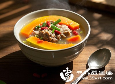 可以将未成熟木瓜去皮去籽后切成小块,与排骨、猪蹄等一起炖煮,高温能有效分解部分鞣酸,减轻涩味 可以将未成熟木瓜去皮去籽后切成小块,与排骨、猪蹄等一起炖煮,高温能有效分解部分鞣酸,减轻涩味