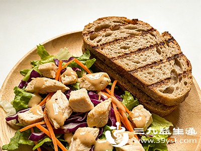 运动后应及时补充蛋白质和碳水化合物，帮助肌肉修复和恢复，但要注意控制总热量的摄入，避免因运动后暴饮暴食而影响减肥效果