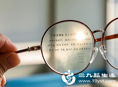 由于视力下降明显，不戴眼镜会严重影响视物，这种情况下建议经常佩戴眼镜