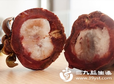 吃榴莲时可以搭配一些凉性水果，如山竹等，以中和榴莲的热性，减少上火的可能性