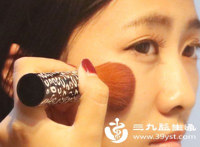 避免使用他人化妆品