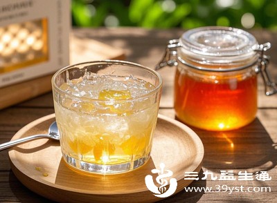 饭后肠胃处于高强度消化工作状态,此时喝一杯温蜂蜜水,能补充消化所需的水分,帮助稀释胃液,缓解肠胃消化负担 饭后肠胃处于高强度消化工作状态,此时喝一杯温蜂蜜水,能补充消化所需的水分,帮助稀释胃液,缓解肠胃消化负担