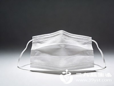 对花粉过敏，就在花粉季外出时佩戴口罩和护目镜，回家后及时清洗鼻腔