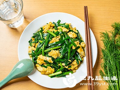 鸡蛋富含优质蛋白，韭菜则能促进消化吸收