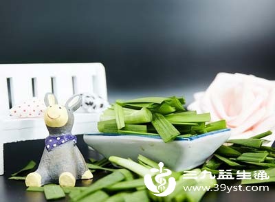 韭菜性温，过量食用可能导致上火