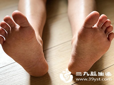 正常脚部皮肤颜色应该红润或与身体其他部位一致 正常脚部皮肤颜色应该红润或与身体其他部位一致