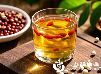 很多人混淆了“去水肿”和“减脂肪”的概念，误以为喝红豆薏米水就能直接燃烧脂肪