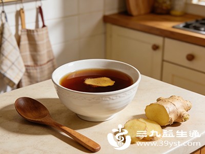 生姜的温热特性和红糖的活血作用