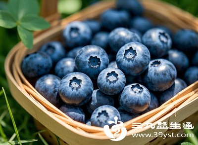 蓝莓富含花青素和膳食纤维,花青素是强效抗氧化剂 蓝莓富含花青素和膳食纤维,花青素是强效抗氧化剂