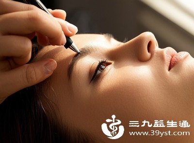 如果术前眼部皮肤松弛严重、皱纹较深,提眉术的改善效果可能有限 如果术前眼部皮肤松弛严重、皱纹较深,提眉术的改善效果可能有限