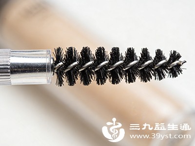 每天早晚用专用睫毛刷梳理 每天早晚用专用睫毛刷梳理
