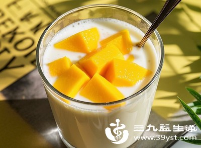 经期女生肠胃功能相对较弱，冰镇芒果温度过低，会刺激肠胃血管收缩，引发腹痛、腹泻，还可能间接刺激子宫收缩，加重痛经