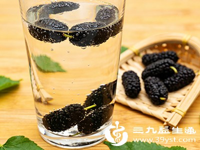 黑桑葚泡水对消化系统有积极作用