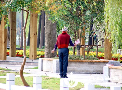 别让喉咙“失声” 这些沙哑原因要清楚 保护嗓音有妙招