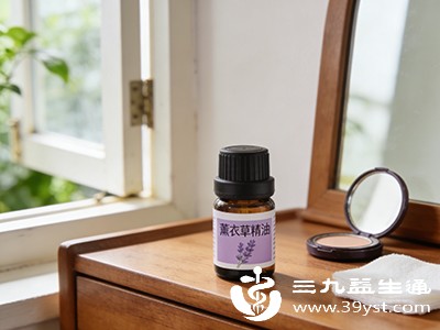 薰衣草精油的香气具有安抚神经的作用
