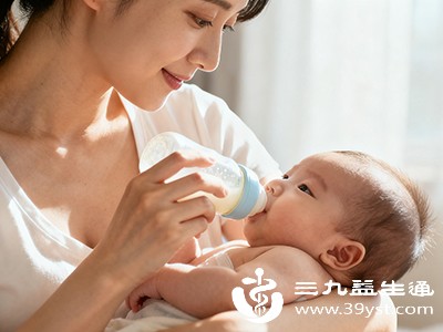 为啥宝宝吃奶总挣扎哭闹 不是故意的这些“小秘密”你得知道