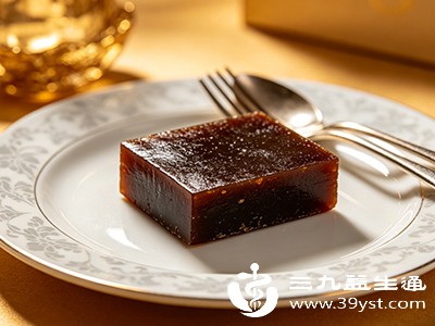 优质阿胶呈长方形或方形块,表面平整,色泽均匀 优质阿胶呈长方形或方形块,表面平整,色泽均匀