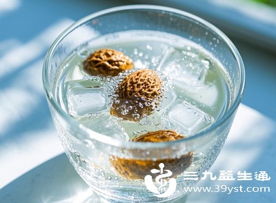 饮用胖大海水可帮助清除肺中热气,减少痰液生成 饮用胖大海水可帮助清除肺中热气,减少痰液生成