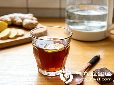 红糖水中的高糖分可能会导致血糖急剧升高