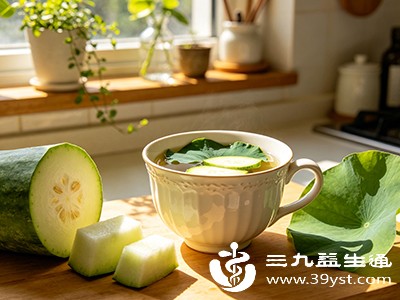 荷叶冬瓜茶：清热利湿消肿