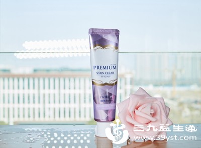 牙膏中含有的薄荷脑、水杨酸甲酯等成分具有清凉感 牙膏中含有的薄荷脑、水杨酸甲酯等成分具有清凉感