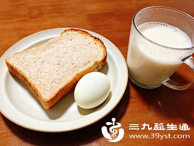1个水煮蛋+1片全麦面包+1杯无糖豆浆 1个水煮蛋+1片全麦面包+1杯无糖豆浆