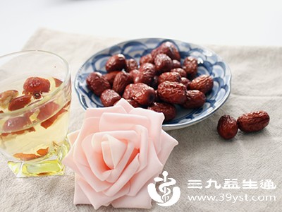 红枣含少量B族维生素,可参与神经系统代谢 红枣含少量B族维生素,可参与神经系统代谢