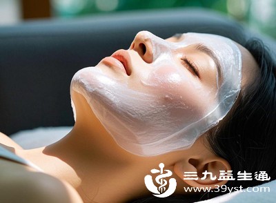 搭配面膜营养，让肌肤快速恢复透亮，缓解干燥紧绷